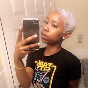 Meet your Posher, Carlasia